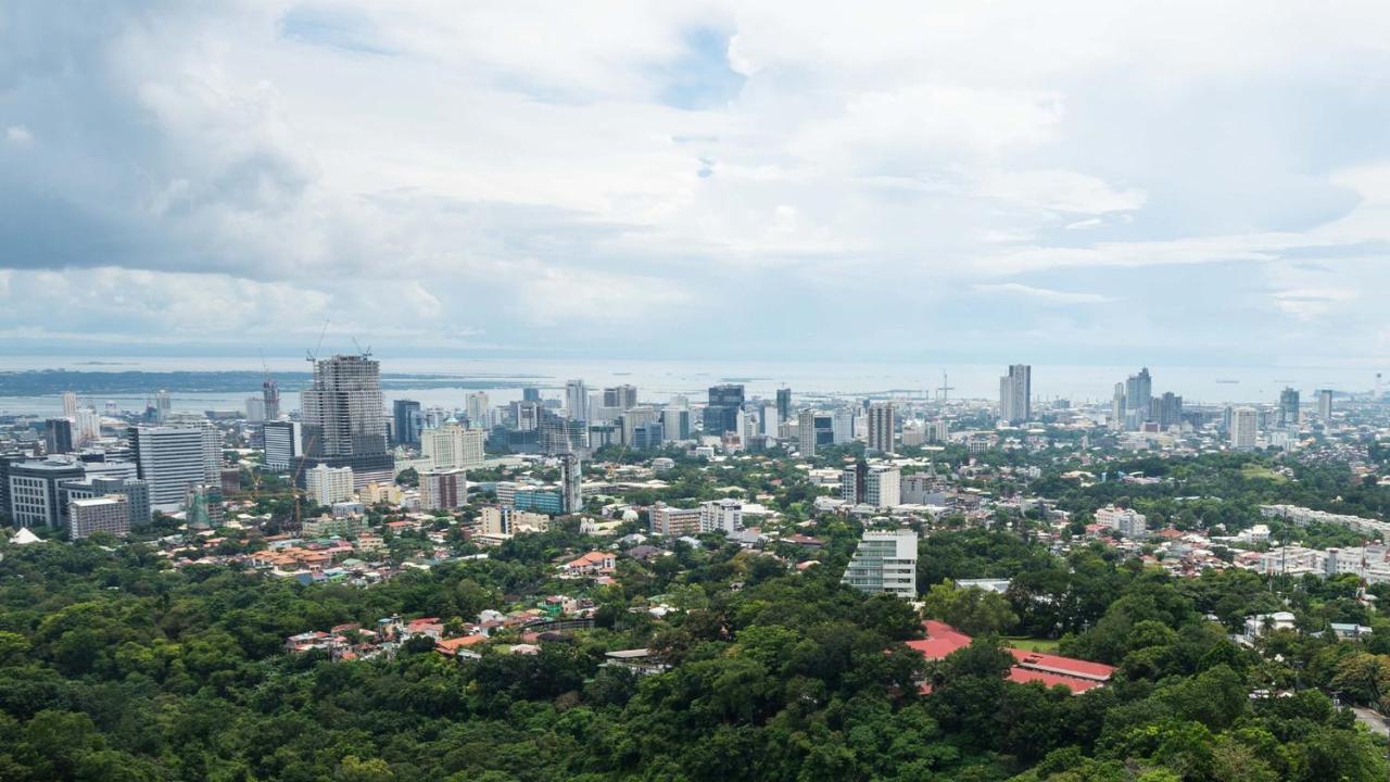 Marco Polo Plaza Cebu Hotel Exterior foto Metro Manila skyline