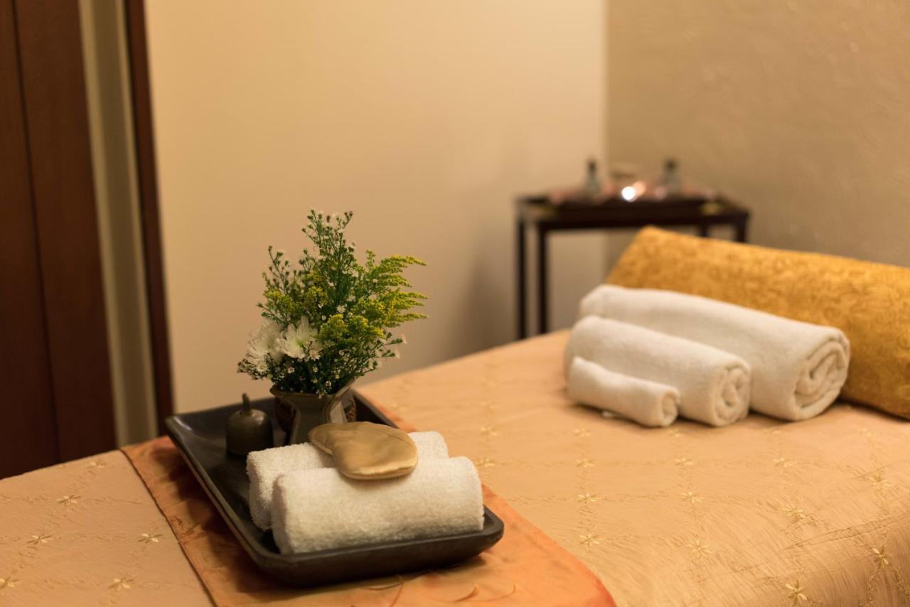 Marco Polo Plaza Cebu Hotel Exterior foto A massage room at a spa
